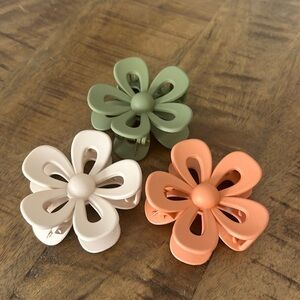 🌸 Flower Hair Clip Trio